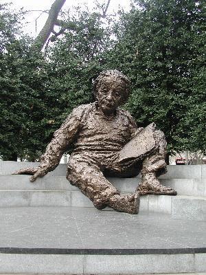 Statue of Einstein